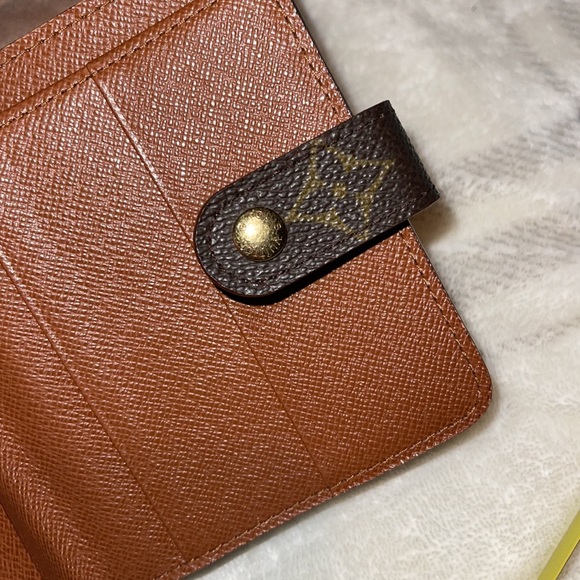 Louis Vuitton Compact Zip Bifold Wallet. Date Code CA0968 - Picture 5 of 10